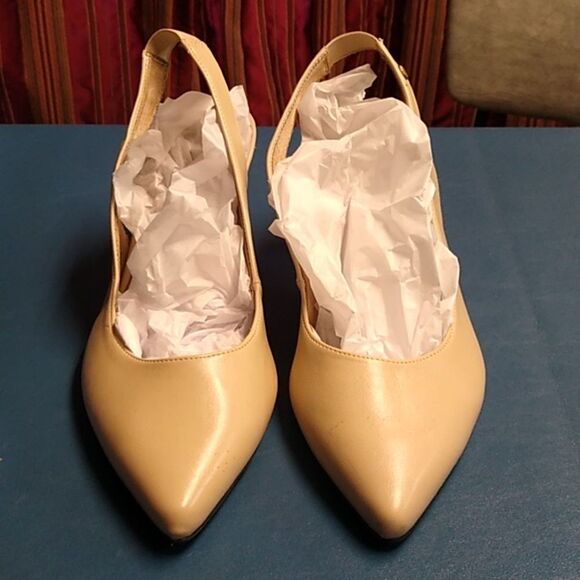 Life Stride 11M Cream Slingback Heels with Pointed Toe and Medium Heel - Picture 8 of 9